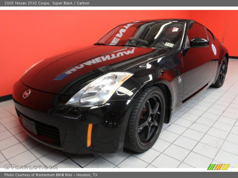 Front 3/4 View of 2005 350Z Coupe