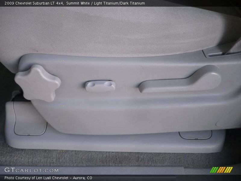 Summit White / Light Titanium/Dark Titanium 2009 Chevrolet Suburban LT 4x4