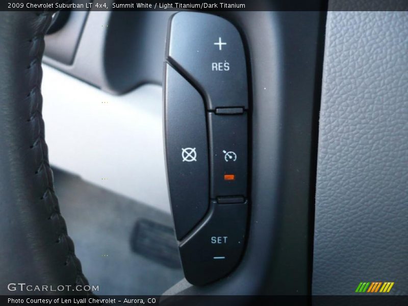 Summit White / Light Titanium/Dark Titanium 2009 Chevrolet Suburban LT 4x4