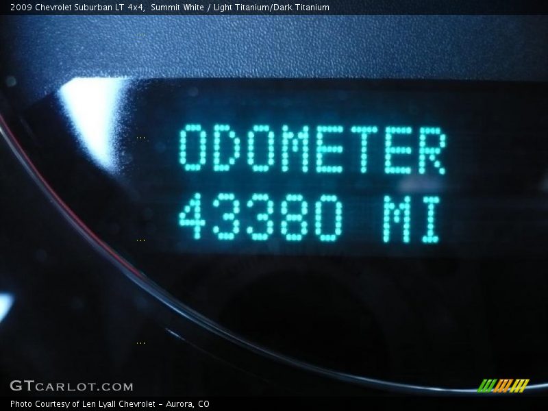 Summit White / Light Titanium/Dark Titanium 2009 Chevrolet Suburban LT 4x4