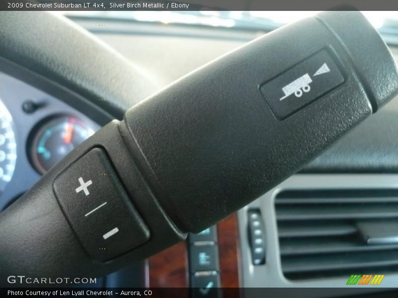 Silver Birch Metallic / Ebony 2009 Chevrolet Suburban LT 4x4