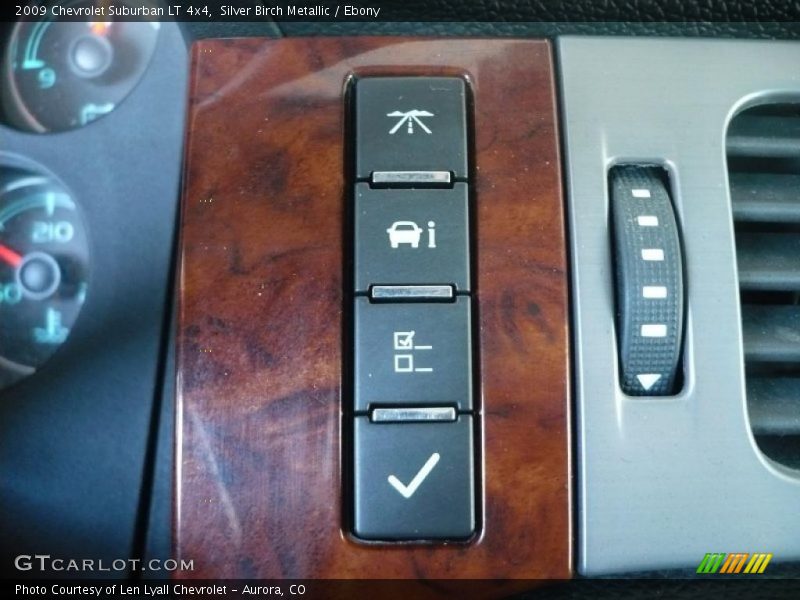 Silver Birch Metallic / Ebony 2009 Chevrolet Suburban LT 4x4