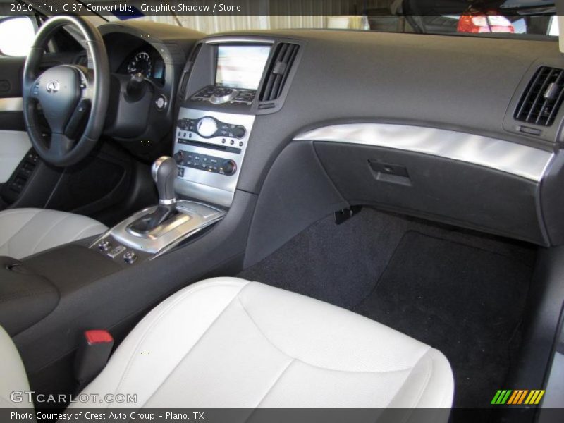 Dashboard of 2010 G 37 Convertible