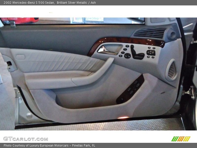 Door Panel of 2002 S 500 Sedan