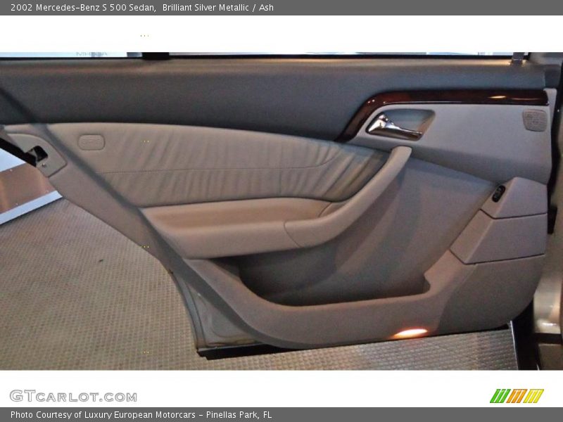 Door Panel of 2002 S 500 Sedan