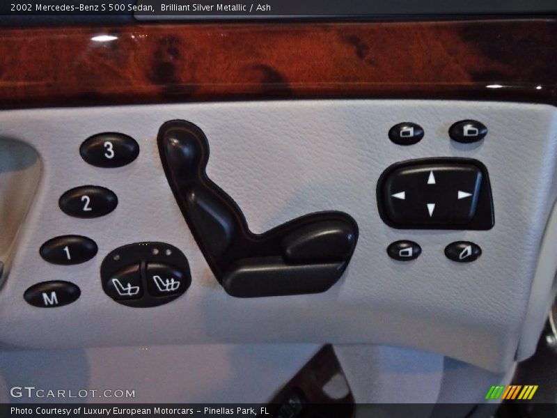 Controls of 2002 S 500 Sedan