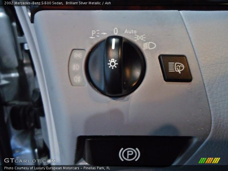 Controls of 2002 S 500 Sedan