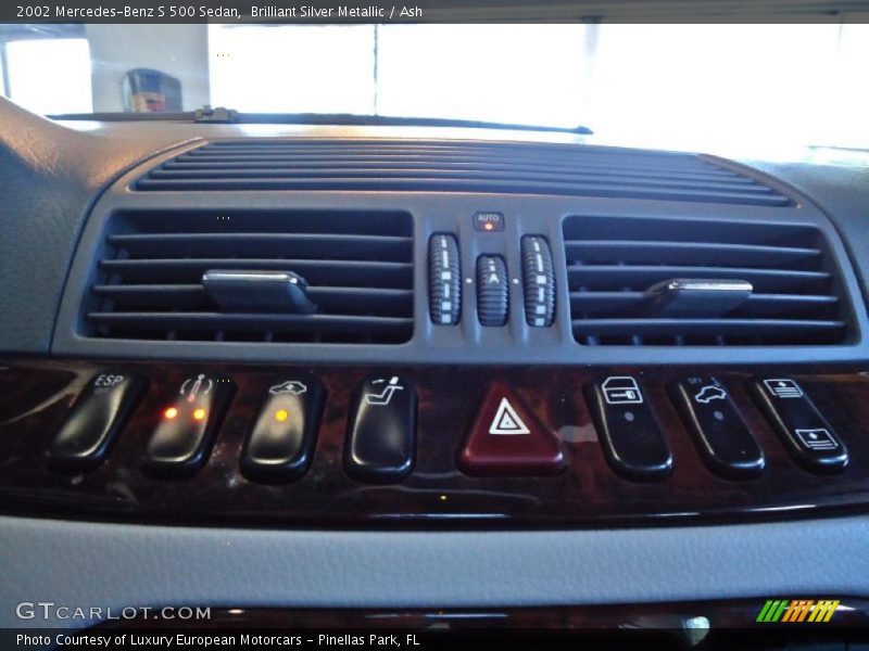 Controls of 2002 S 500 Sedan