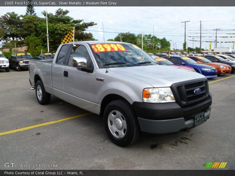 Front 3/4 View of 2005 F150 XL SuperCab