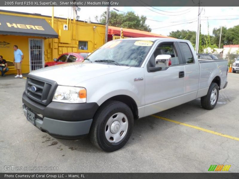 Silver Metallic / Medium Flint Grey 2005 Ford F150 XL SuperCab