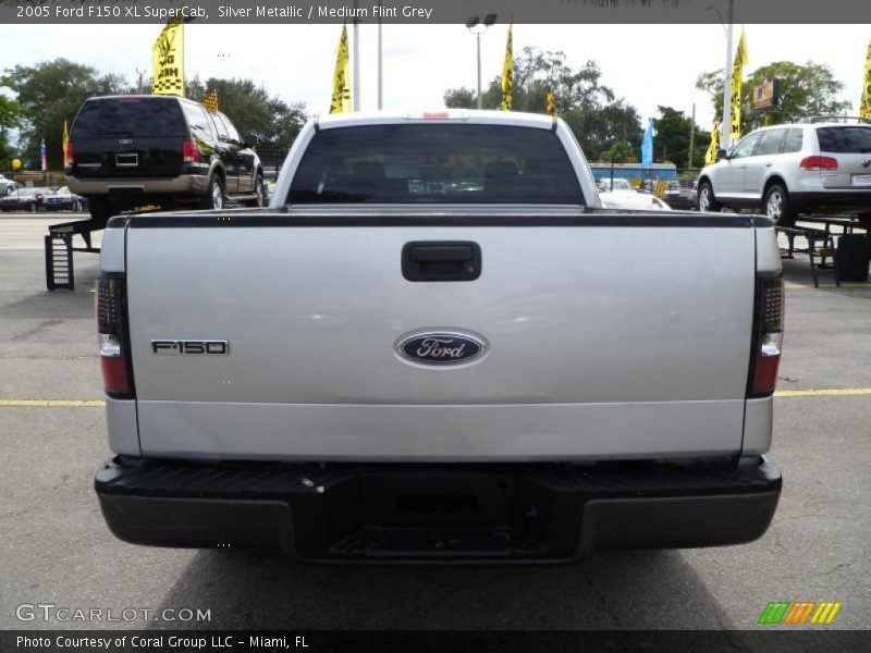 Silver Metallic / Medium Flint Grey 2005 Ford F150 XL SuperCab