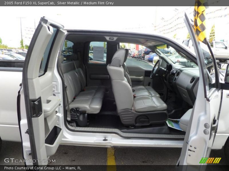 Silver Metallic / Medium Flint Grey 2005 Ford F150 XL SuperCab