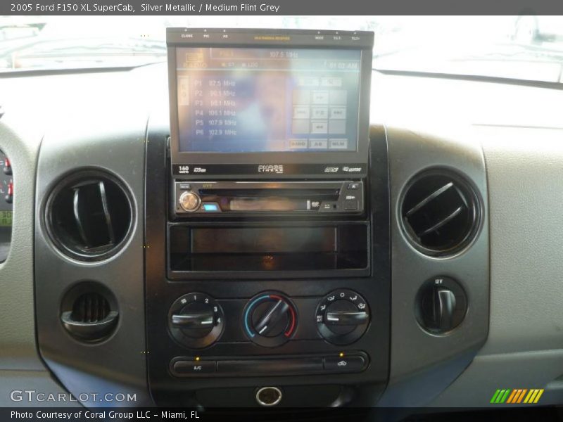 Silver Metallic / Medium Flint Grey 2005 Ford F150 XL SuperCab