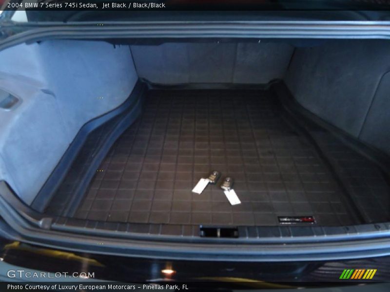  2004 7 Series 745i Sedan Trunk