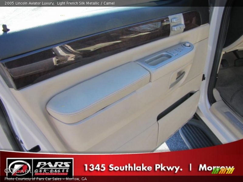 Light French Silk Metallic / Camel 2005 Lincoln Aviator Luxury