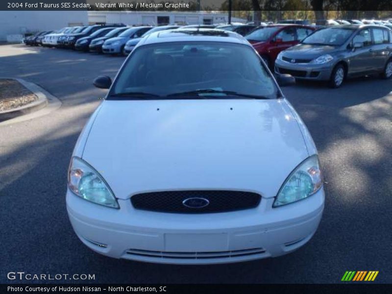 Vibrant White / Medium Graphite 2004 Ford Taurus SES Sedan