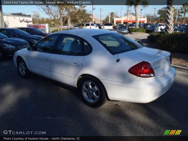 Vibrant White / Medium Graphite 2004 Ford Taurus SES Sedan