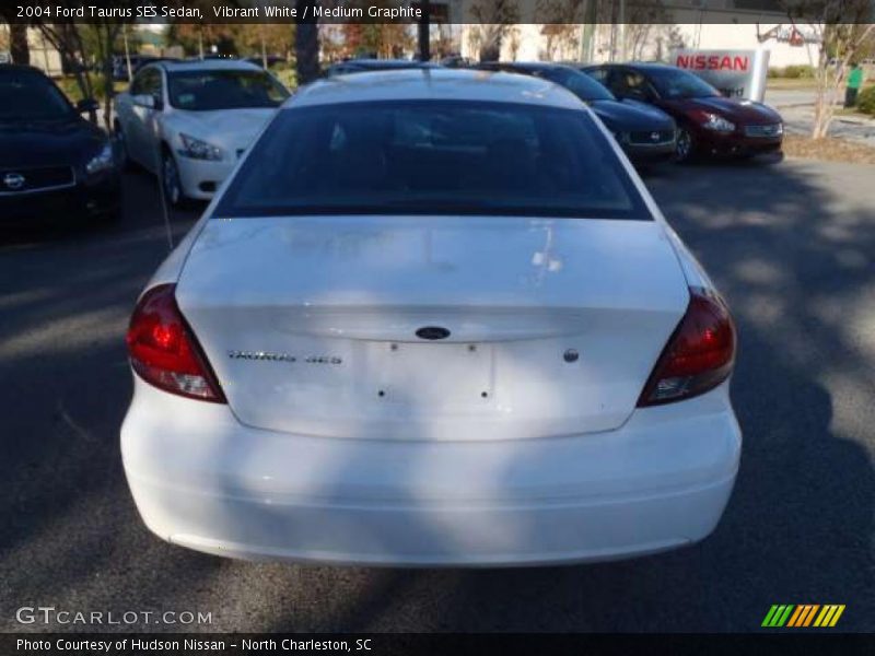 Vibrant White / Medium Graphite 2004 Ford Taurus SES Sedan