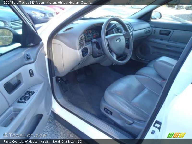 Vibrant White / Medium Graphite 2004 Ford Taurus SES Sedan