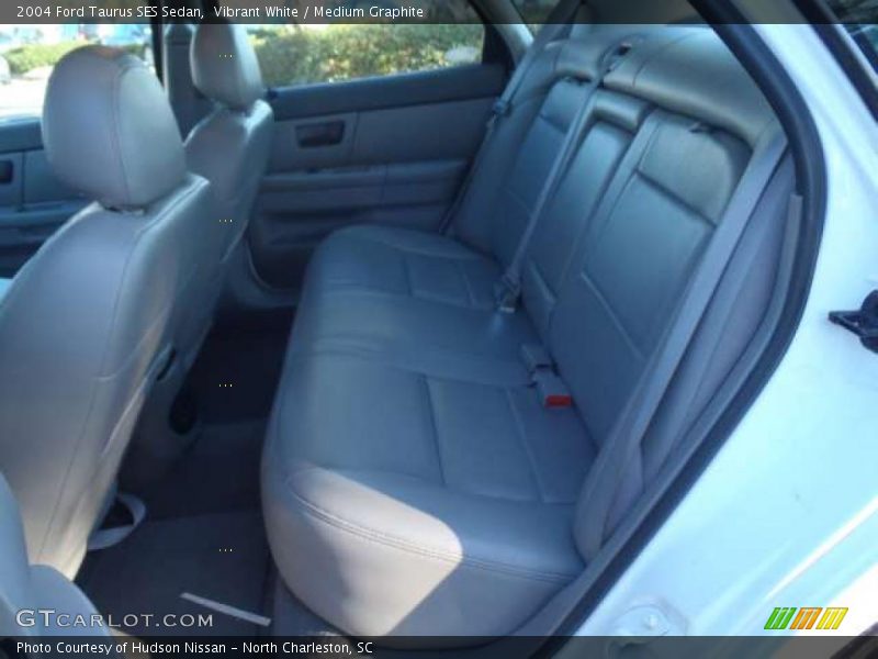 Vibrant White / Medium Graphite 2004 Ford Taurus SES Sedan