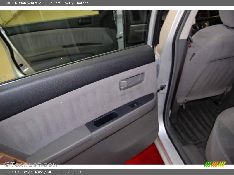 Brilliant Silver / Charcoal 2009 Nissan Sentra 2.0