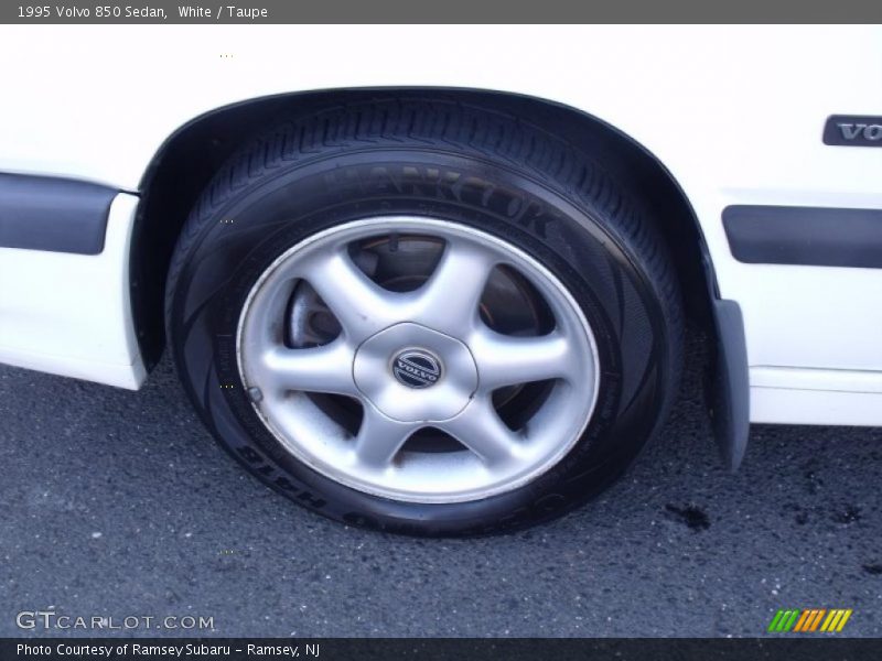 White / Taupe 1995 Volvo 850 Sedan