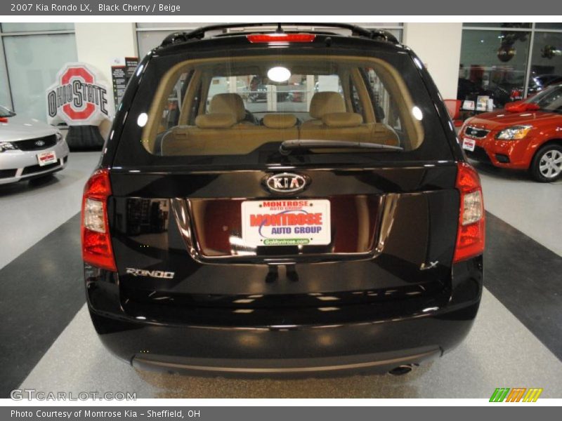 Black Cherry / Beige 2007 Kia Rondo LX