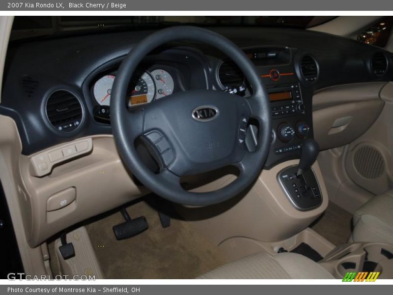 Black Cherry / Beige 2007 Kia Rondo LX