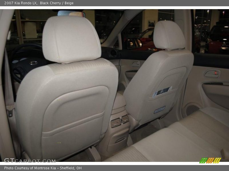 Black Cherry / Beige 2007 Kia Rondo LX