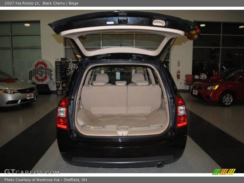 Black Cherry / Beige 2007 Kia Rondo LX