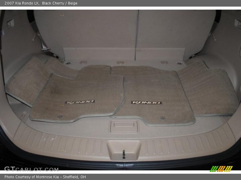 Black Cherry / Beige 2007 Kia Rondo LX