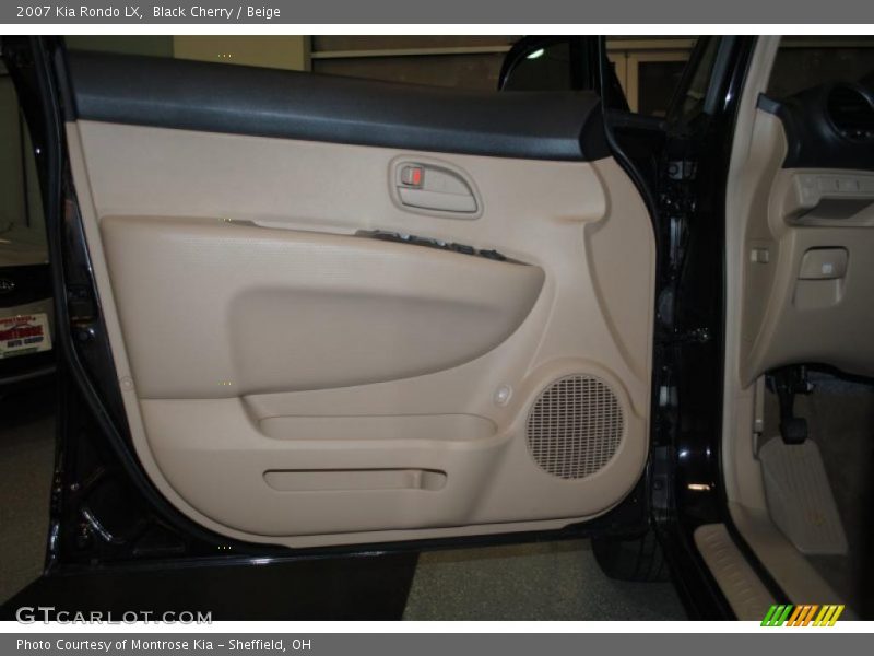 Black Cherry / Beige 2007 Kia Rondo LX