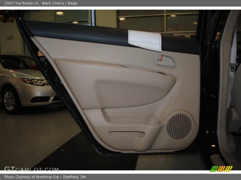 Black Cherry / Beige 2007 Kia Rondo LX
