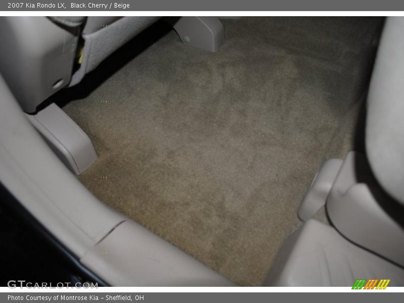 Black Cherry / Beige 2007 Kia Rondo LX