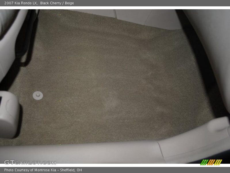 Black Cherry / Beige 2007 Kia Rondo LX