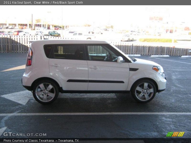 Clear White / Red/Black Sport Cloth 2011 Kia Soul Sport
