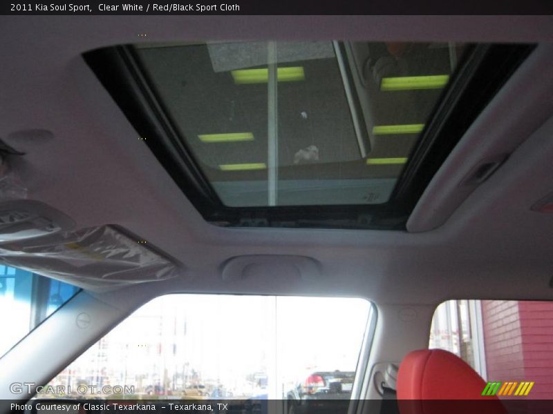 Clear White / Red/Black Sport Cloth 2011 Kia Soul Sport