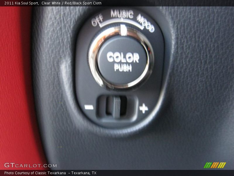 Clear White / Red/Black Sport Cloth 2011 Kia Soul Sport