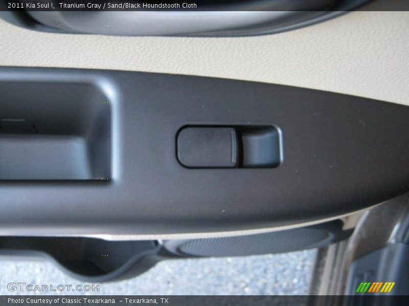 Titanium Gray / Sand/Black Houndstooth Cloth 2011 Kia Soul !