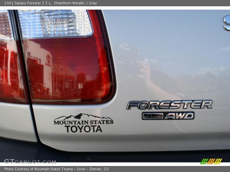 Silverthorn Metallic / Gray 2001 Subaru Forester 2.5 L