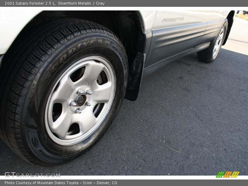 Silverthorn Metallic / Gray 2001 Subaru Forester 2.5 L