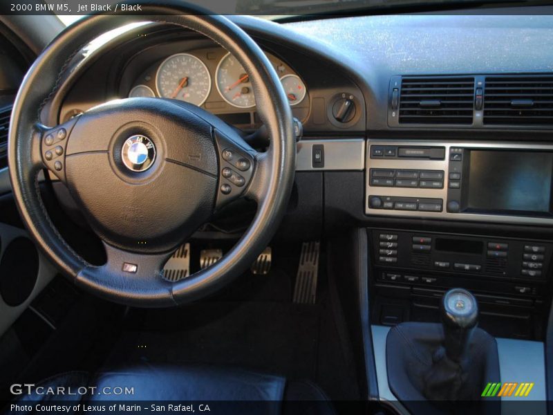 Dashboard of 2000 M5 