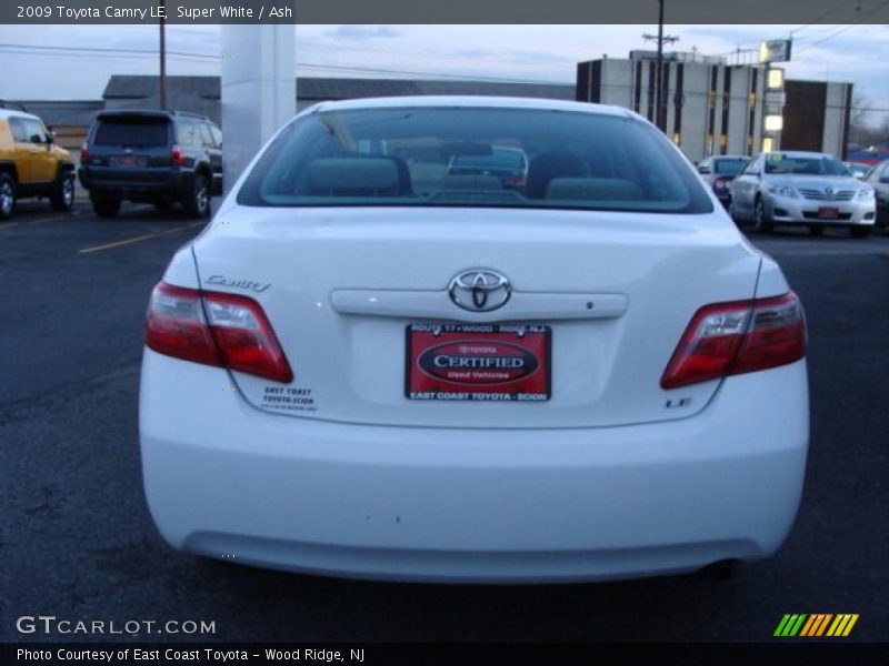 Super White / Ash 2009 Toyota Camry LE