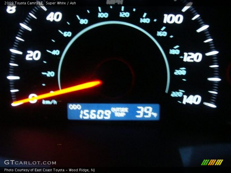 Super White / Ash 2009 Toyota Camry LE
