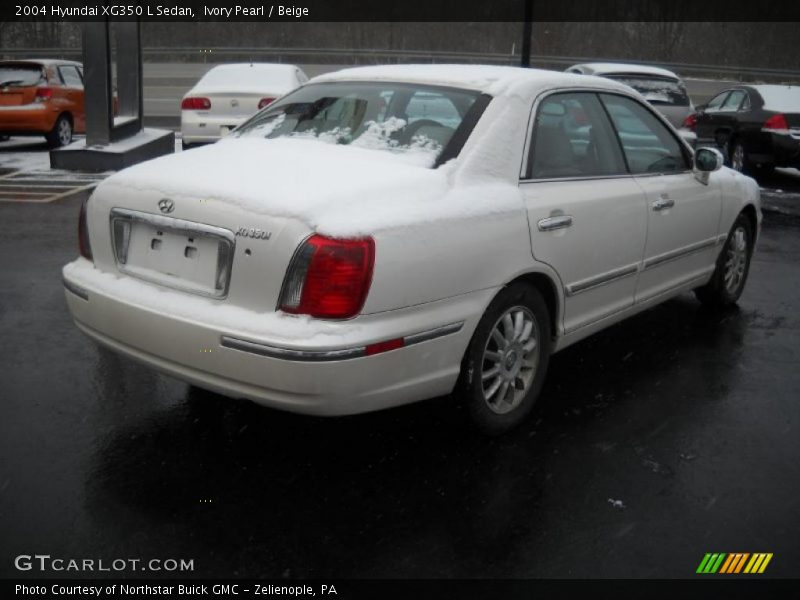 Ivory Pearl / Beige 2004 Hyundai XG350 L Sedan