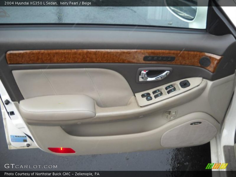 Ivory Pearl / Beige 2004 Hyundai XG350 L Sedan
