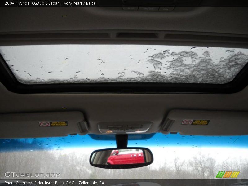 Ivory Pearl / Beige 2004 Hyundai XG350 L Sedan