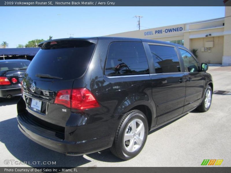 Nocturne Black Metallic / Aero Grey 2009 Volkswagen Routan SE