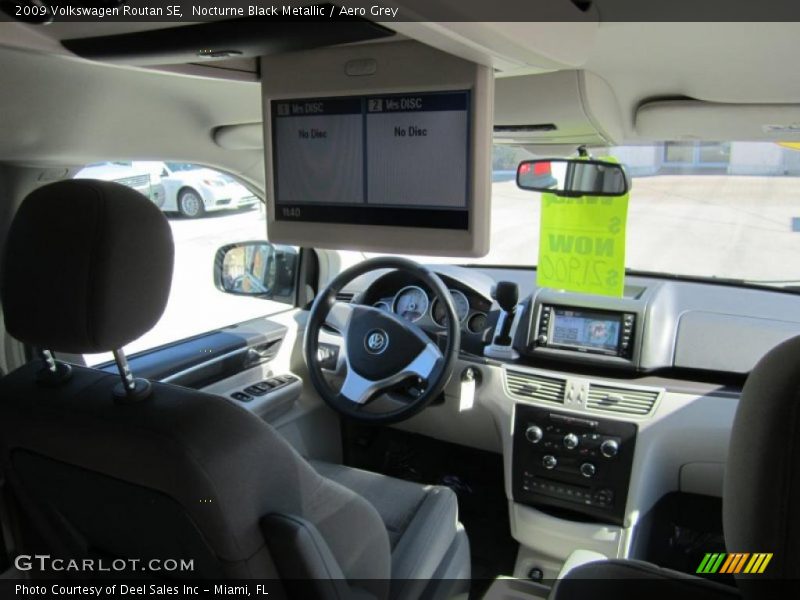 Nocturne Black Metallic / Aero Grey 2009 Volkswagen Routan SE