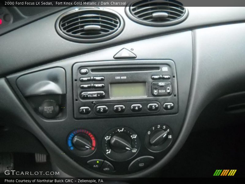 Controls of 2000 Focus LX Sedan